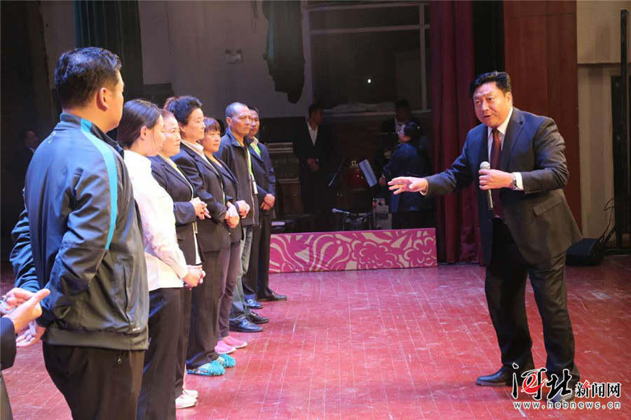 莱芜梆子戏谑喜剧不松懈 《赵连岱借闺女》演员备演忙