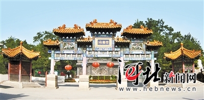 荣国府。