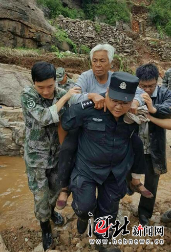 磁县各部门全力帮助北贾璧乡抗洪抢险救灾重建